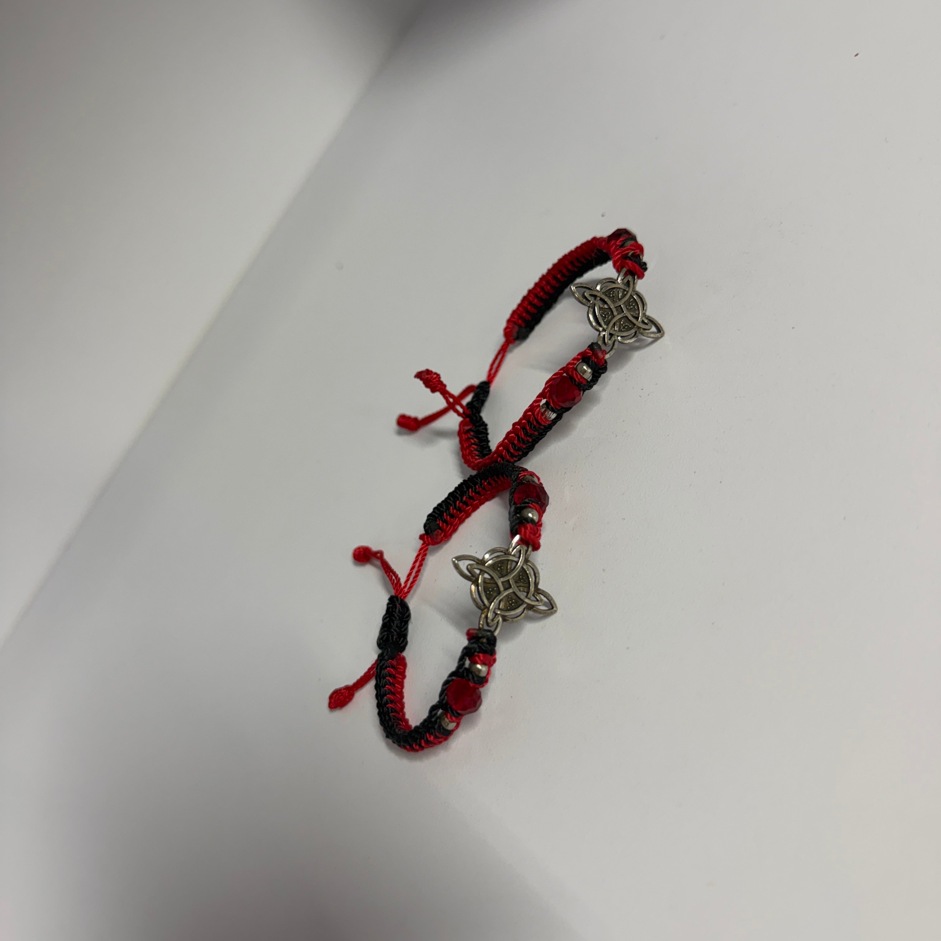 Pulsera “Nudo de Bruja”